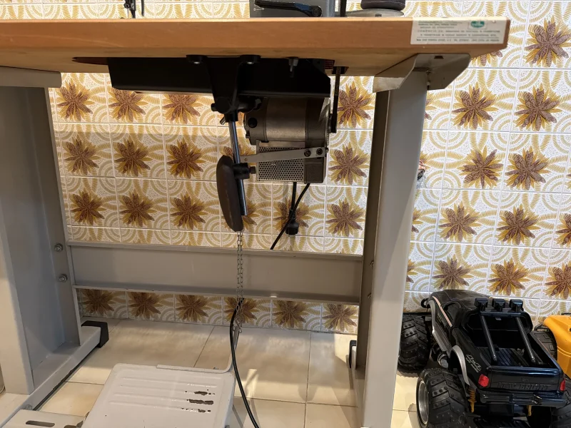 Maquina de costura com bancada Alfa Zig Zag
